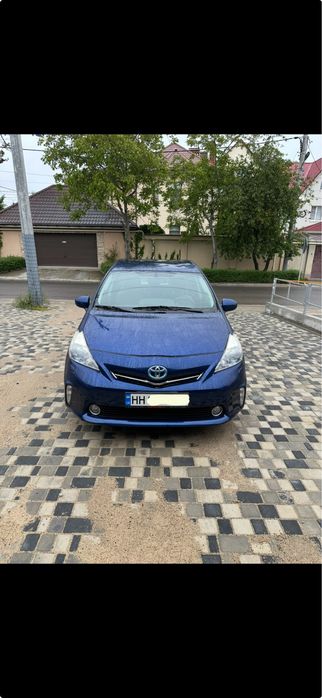 Сдам в аренду авто TOYOTA   Prius V  2013 год под такси