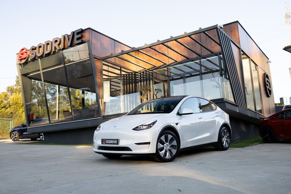 Tesla Model Y Long Range Dual Motor AWD