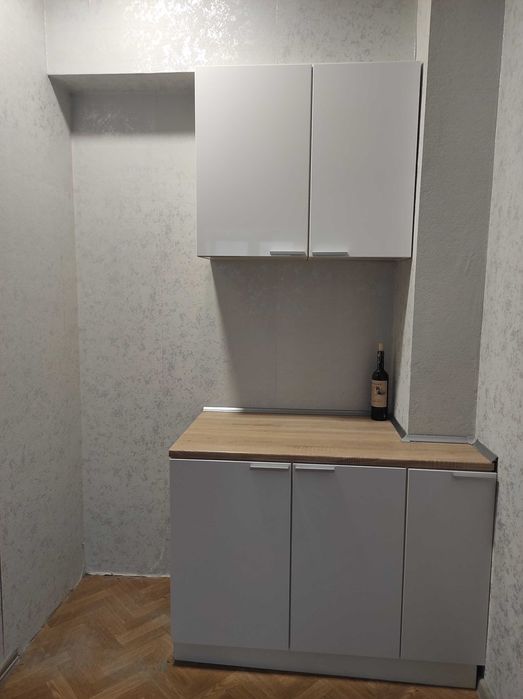 Небольшой кухонный набор (ящик, столешница)