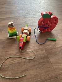Іграшки: музичний динозавр, деревʼяні іграшки та стукалка/рибалка