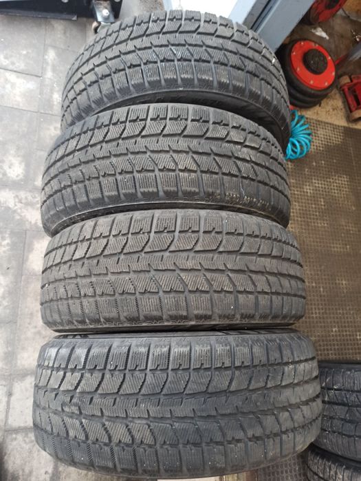 Зимняя резина 225/55 R17 Bridgestone Blizzak WS70