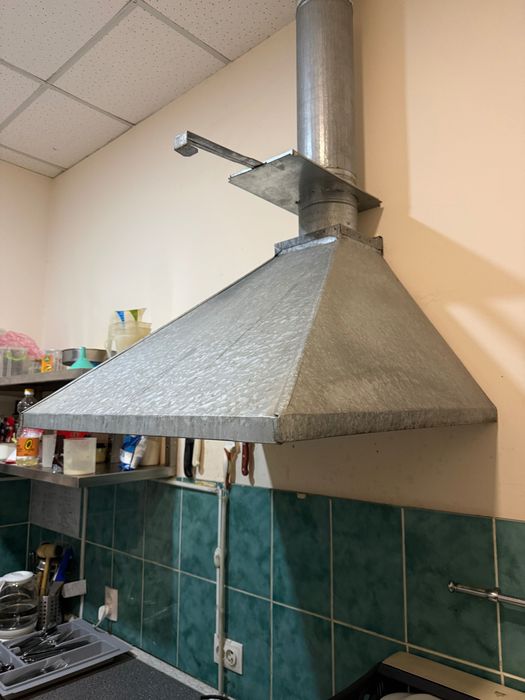 Витяжка на кухню кафе