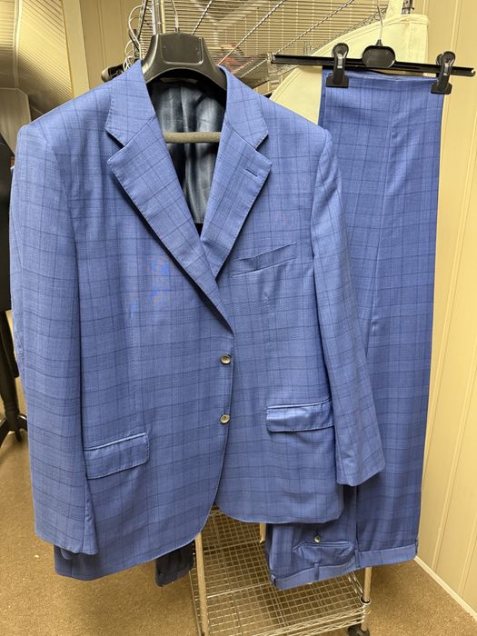 Продам чоловічі костюми