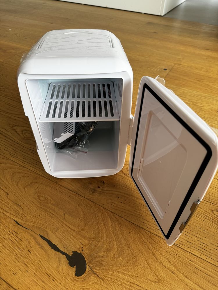 Russell Hobbs 4 litre mini cooler