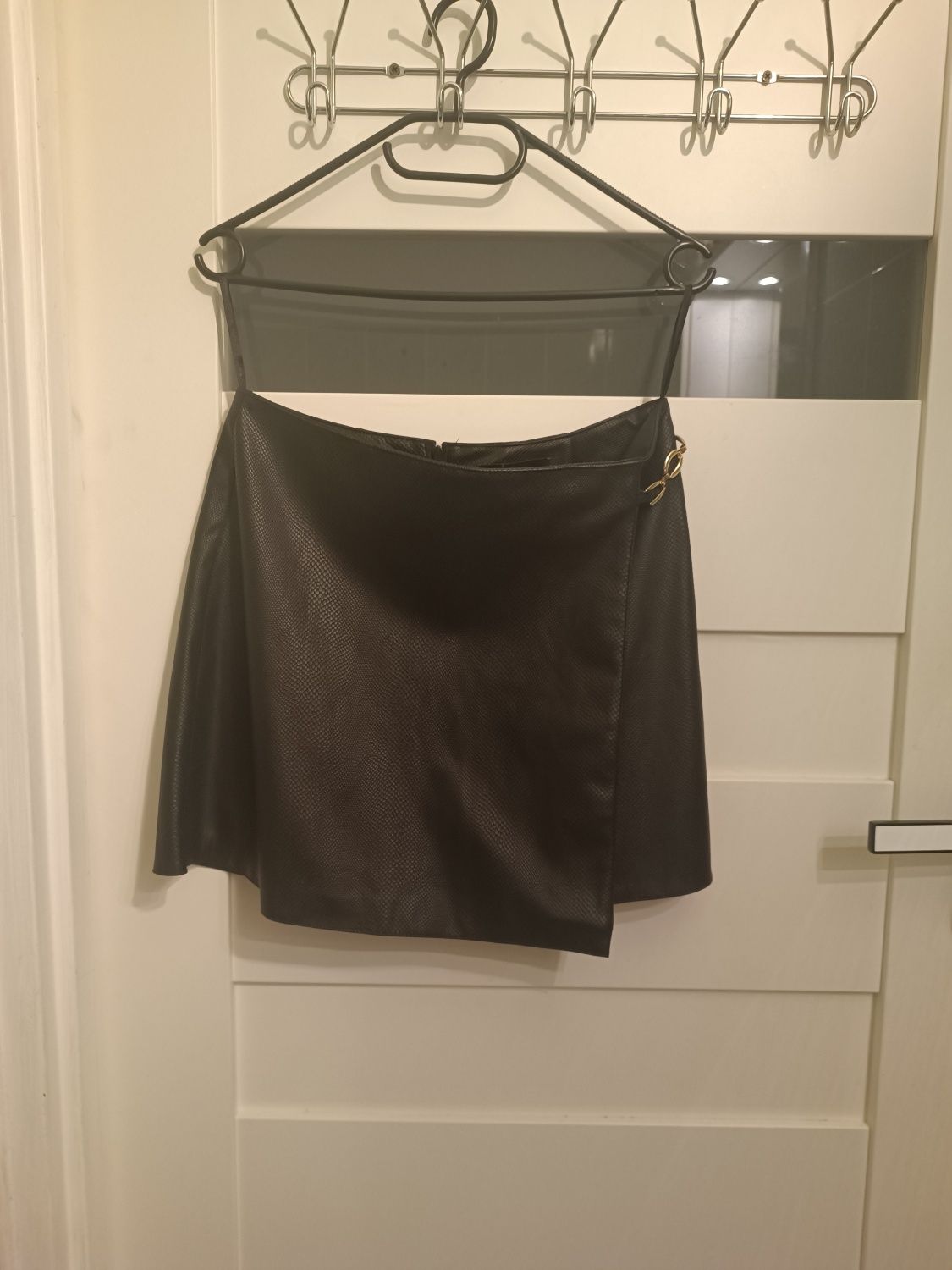 Czarna spódnica mini
