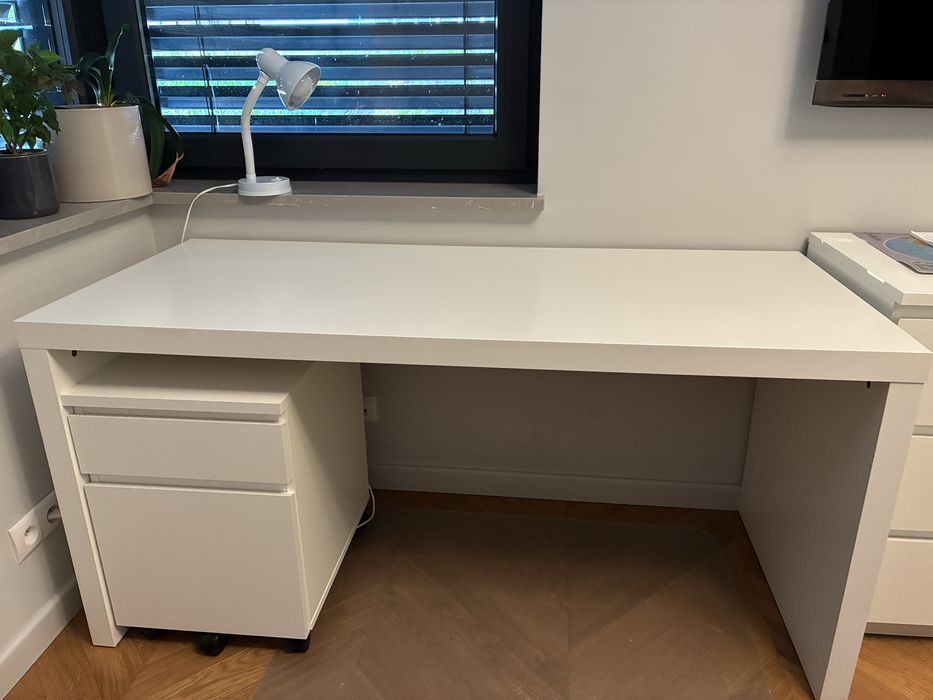 Biurko IKEA  151/65  , biale z wysuwanym panelem