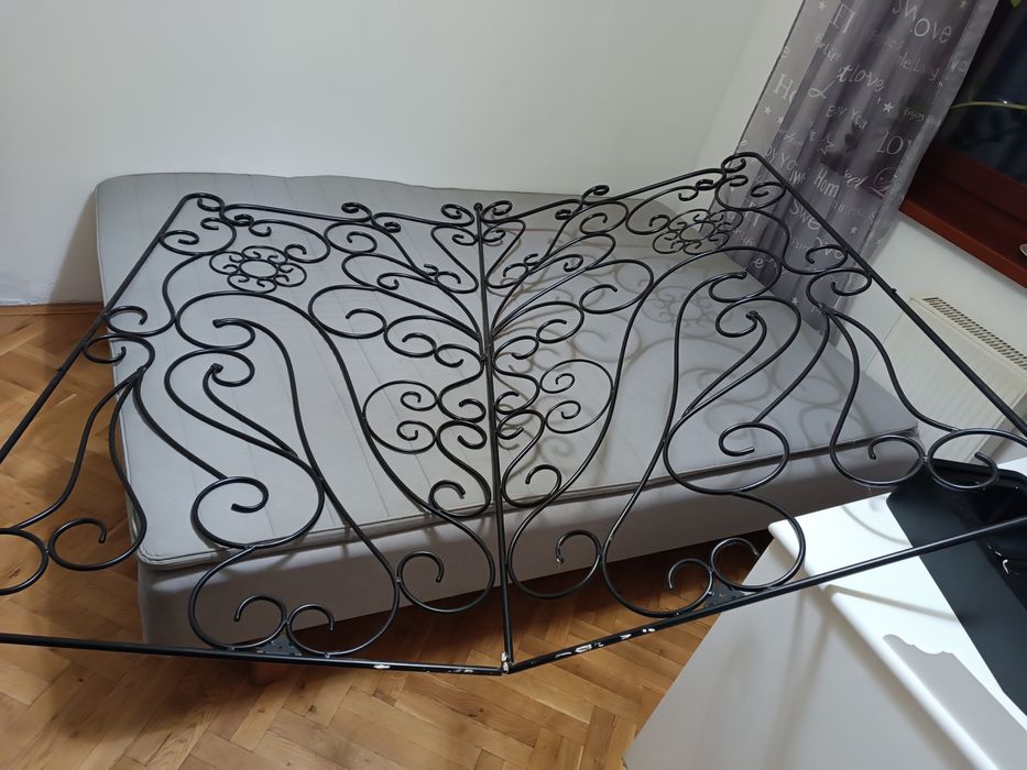 Ozdobny zagłówek do łóżka IKEA