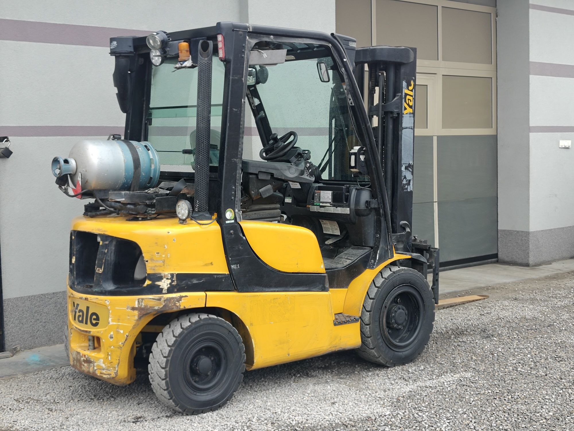 Wózek Yale GLP25VX 2.5T Lpg 2015r Triplex 4.9m  Sprowadzony