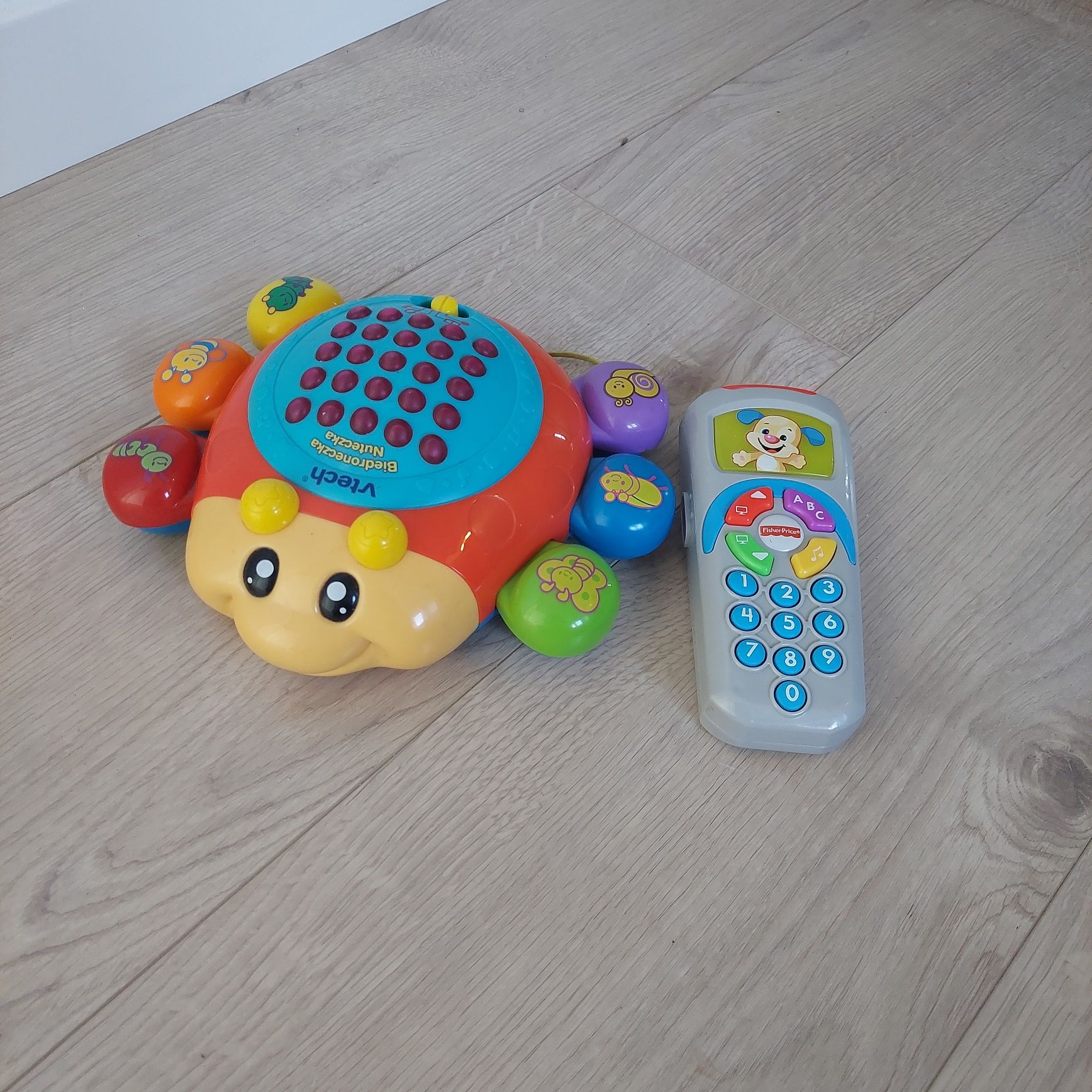 Zabawka nteraktywna pilot Fisher Price i Biedroneczka Nuteczka vtech