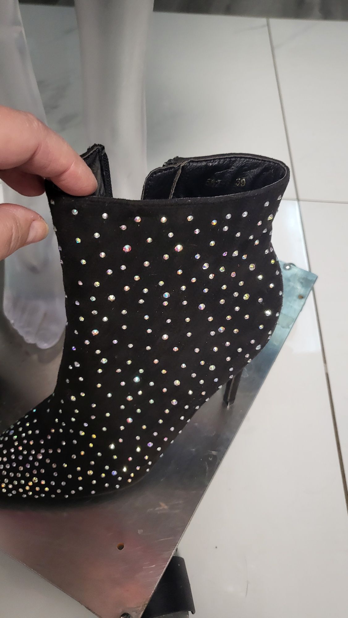 Buty czarne cyrkonie  nowe.