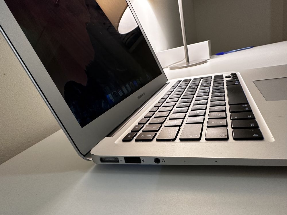 Macbook Air OS X Yosemite (13.3’’)-1,6 GHz/8GB/120GB c/ magic keyboard