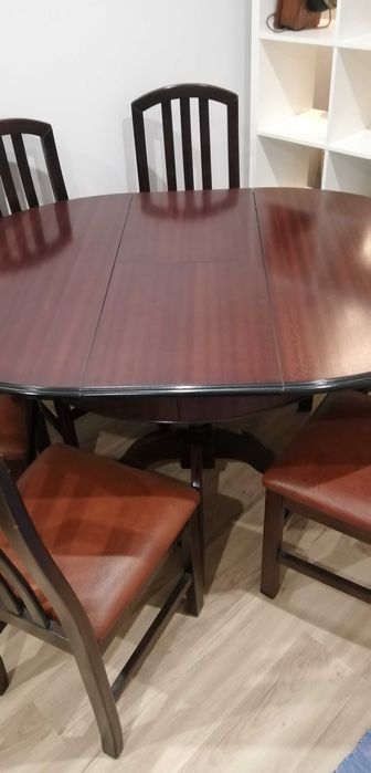 Vendo mesa de sala extensível com 6 cadeiras