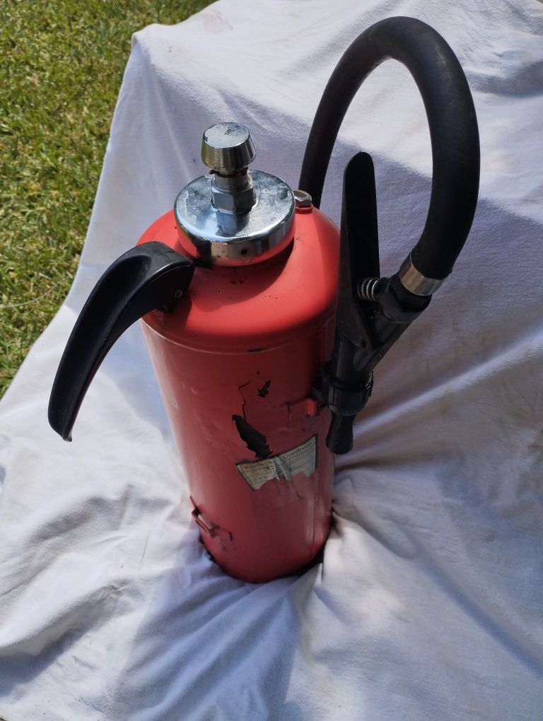 Extintor vazio para reciclar