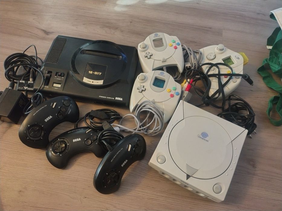 Lote , mega drive e Dreamcast e 6 comandos
