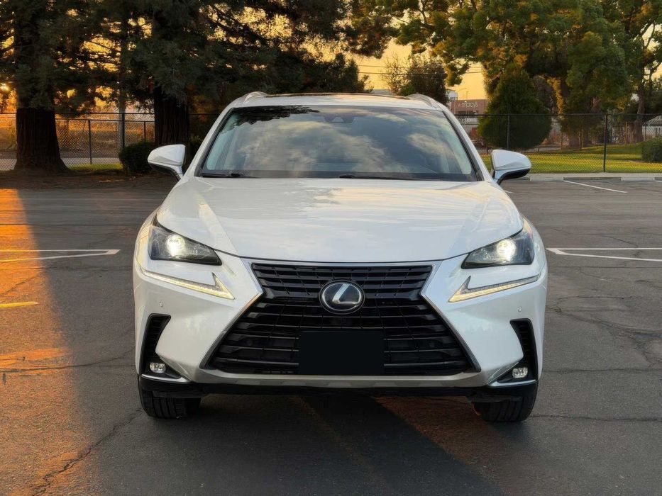 Lexus NX Hybrid 300h      2018