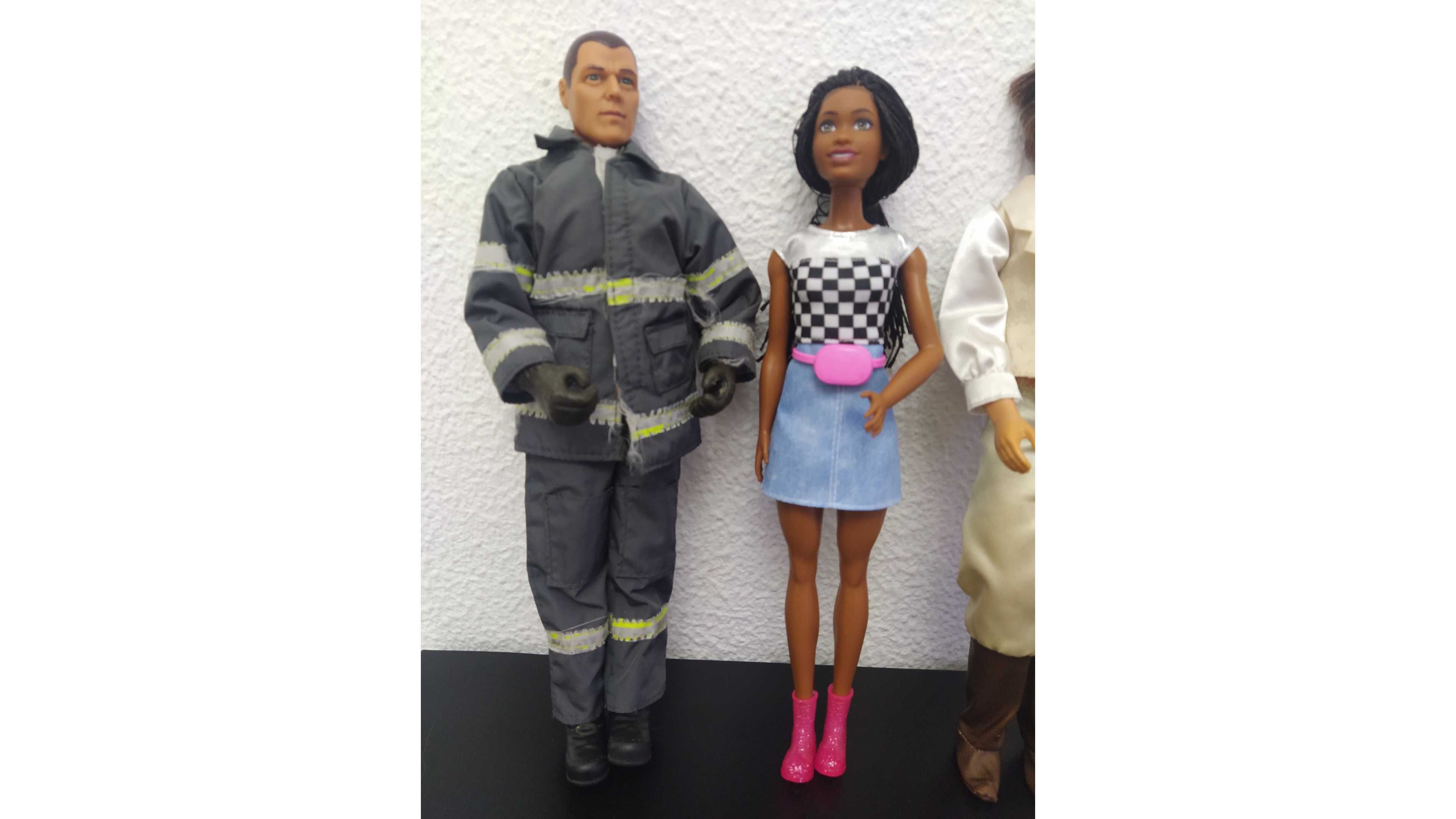 Conjunto de bonecas Barbies e Ken