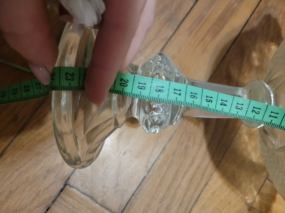 Owocarka patera na nodze medaliony