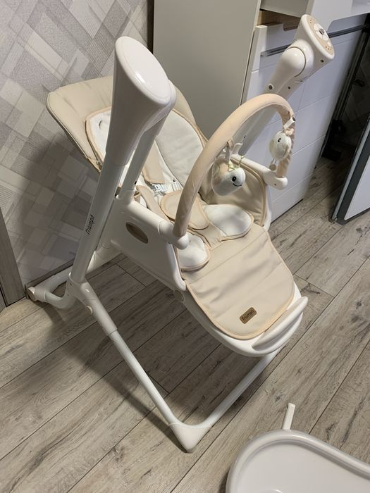 Продам стільчик-гойдалку 3в1 Carello triumph