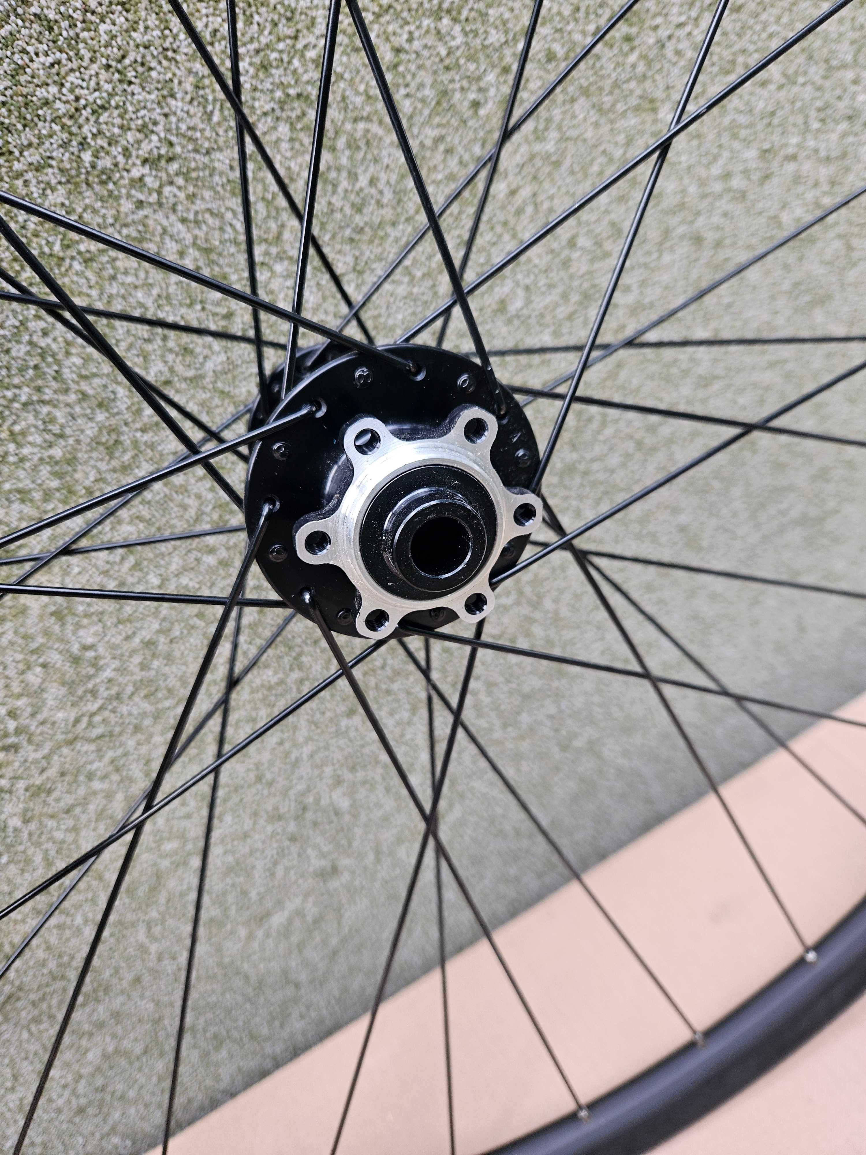 Koła 28" z Marin Headlans 2 bębenek XD sztywne osie 12mm GRAVEL