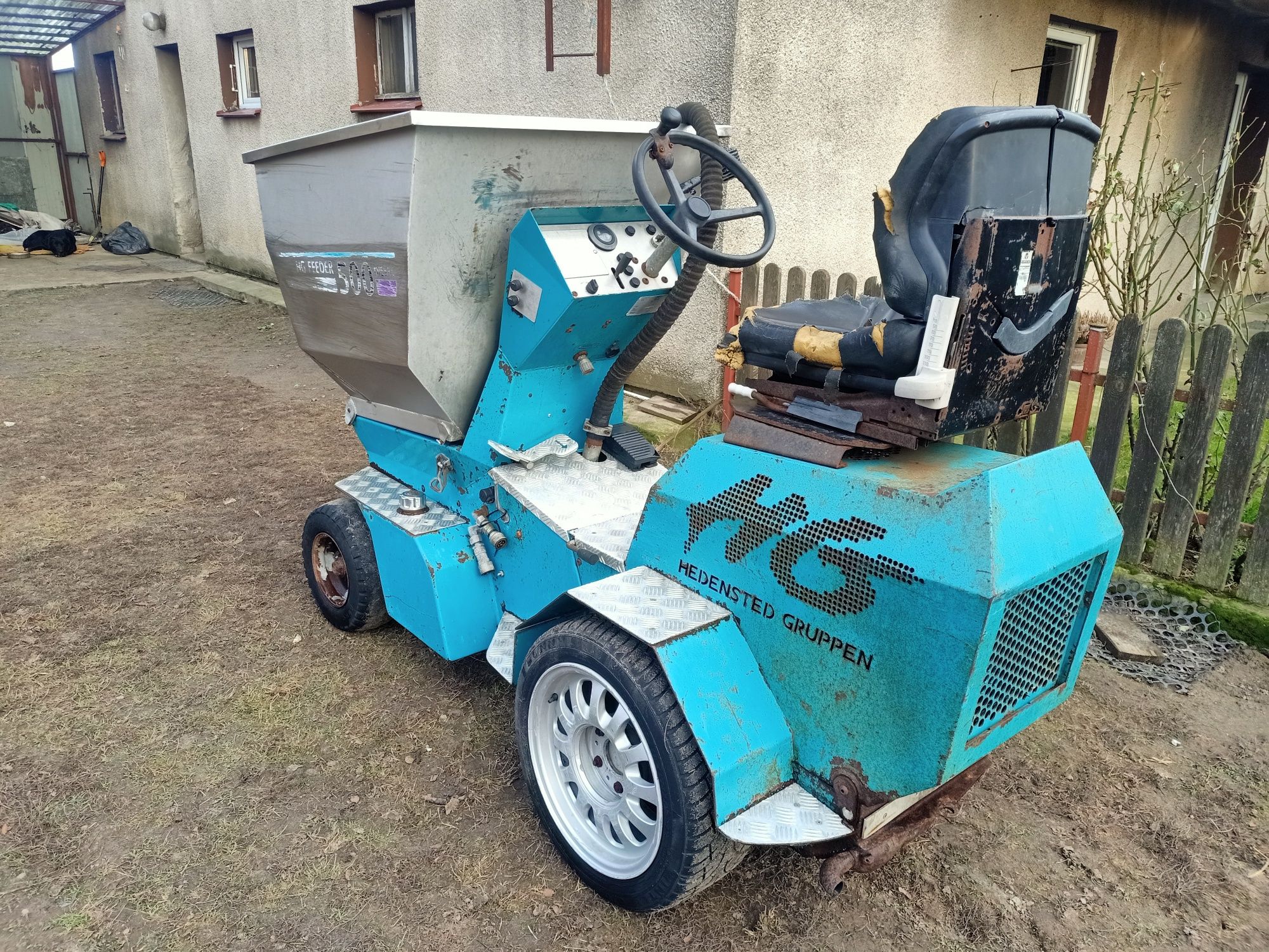 Mini wóz paszowy silnik Kubota 3 cylindry wozidlo ładowarka