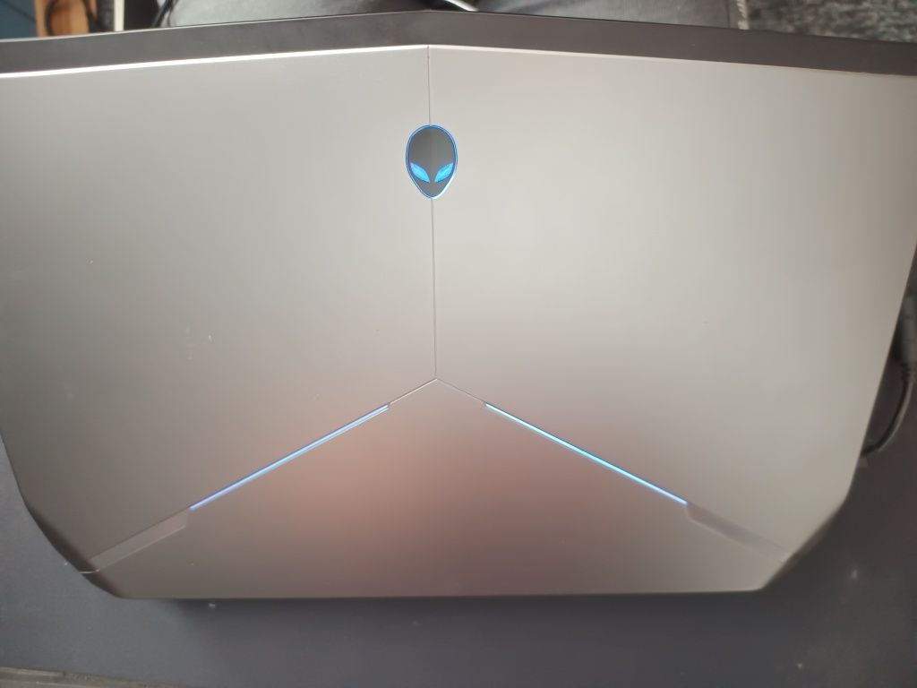 Alienware 15 R2 i7-6700HQ GTX 980m 12GB RAM 512GB SSD + 256GB SSD