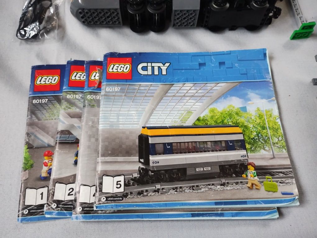 LEGO 60197 train, pociąg osobowy kompletny set + gratis oświetlenie