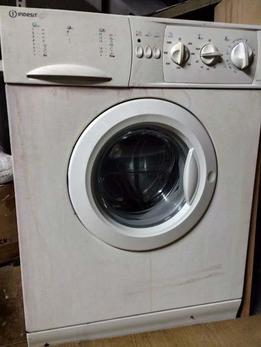 Машинка стиральная в рабочем состоянии indesit