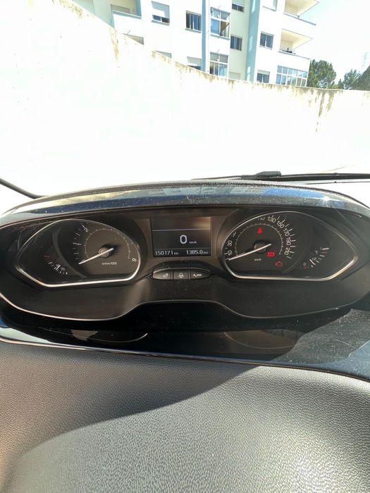 Carro bem conservado Peugeot 208
