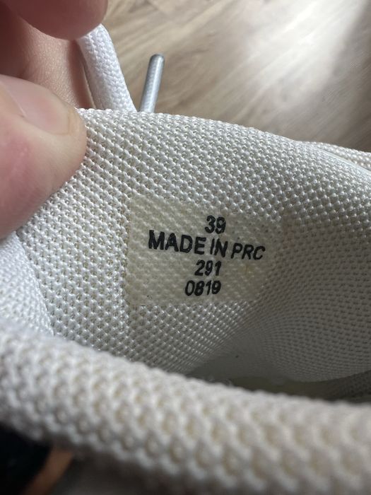 Жіночі оригінальні кроссівки Guess 39-40 розмір