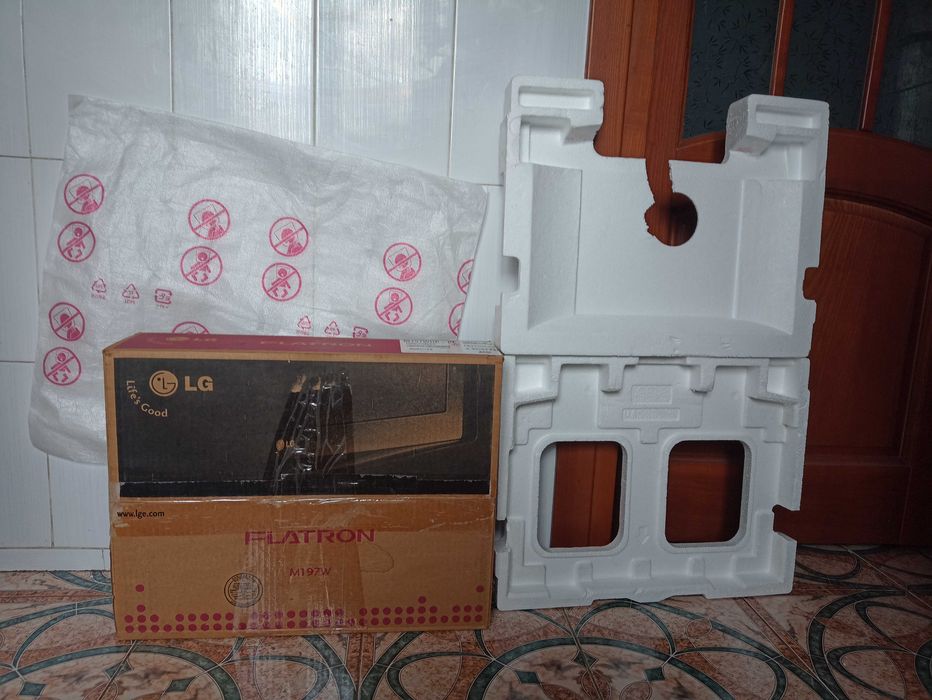 Монитор 18,5" LG M197WDP-PC- коробок(55*40*12) * Кабель новий оригінал