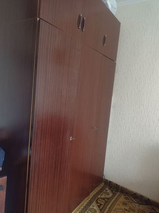 Терміново! Продам Шафа б/в 3-дверна з антрисоллю