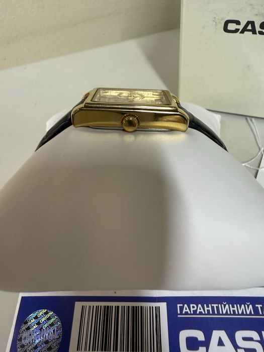 Casio часы женские прямоугольные. Золотистый. Кожа.