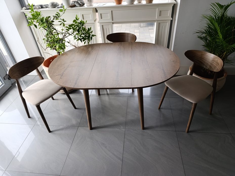 Stylowy stół do salonu lub kuchni 100 cm , nogi bukowe