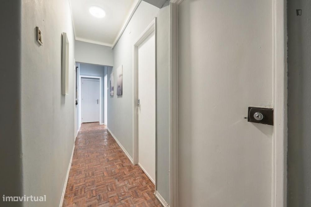 Quarto - localizado em Benfica Lisbon