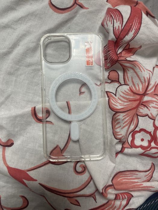 продаю чехол на айфон 13