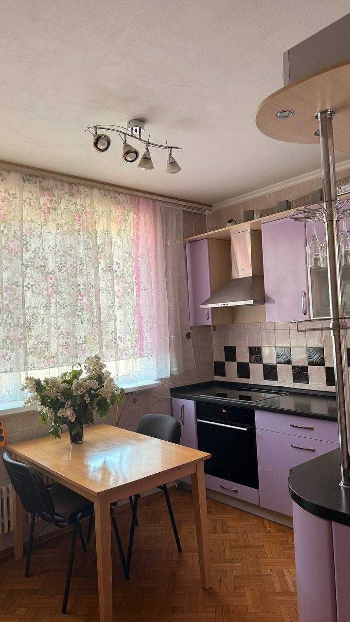 Продам 3-к квартиру на Дружбы Народов 242, с мебелью