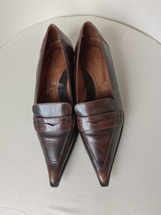 Sapatos castanhos em pele tamanho 35