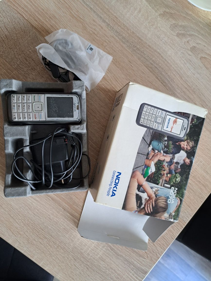 Telefon Nokia 6070