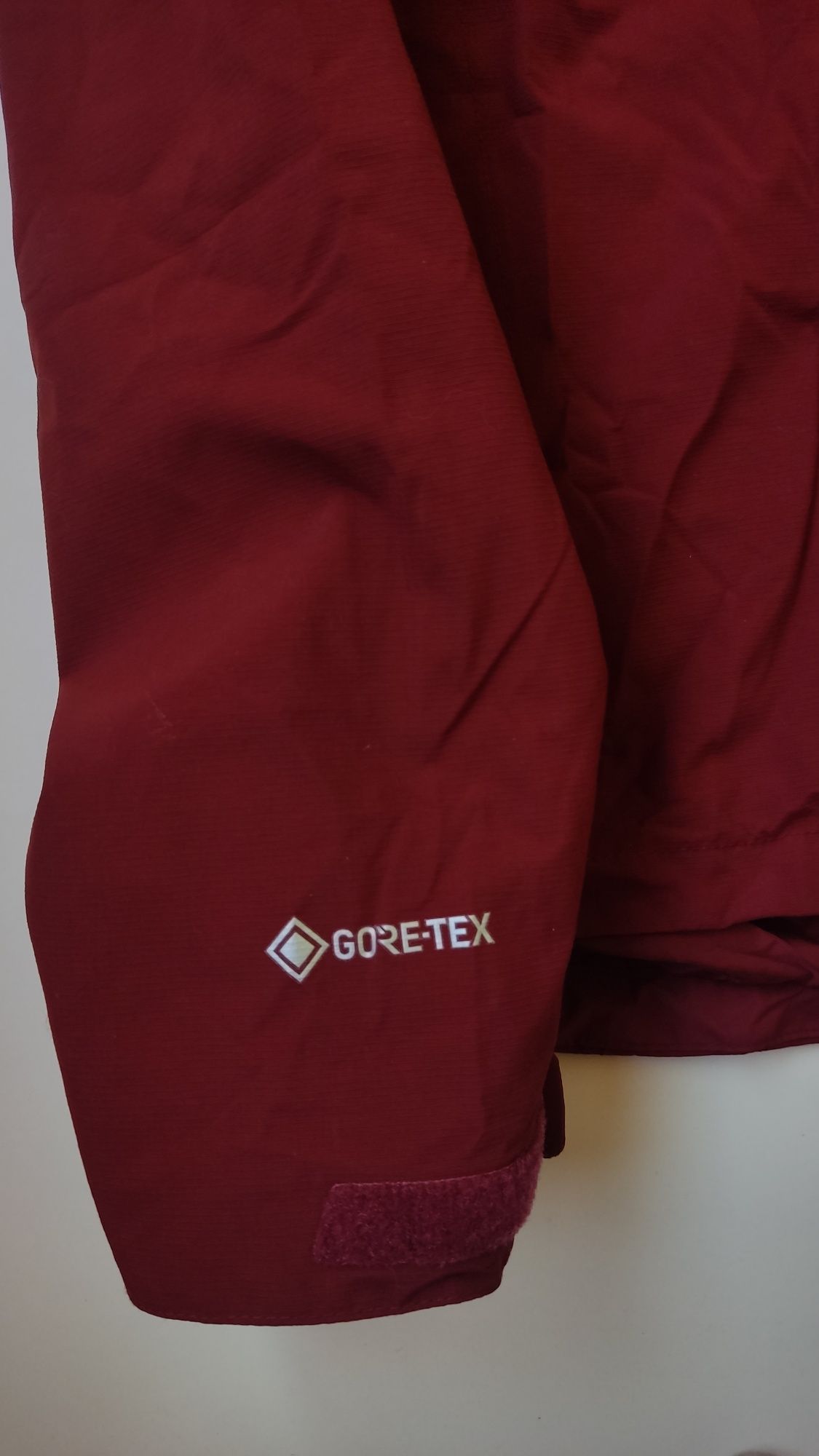 Жіноча вітровка Berghaus gore tex