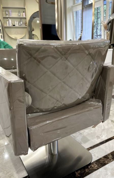 Перукарська мийка та крісла