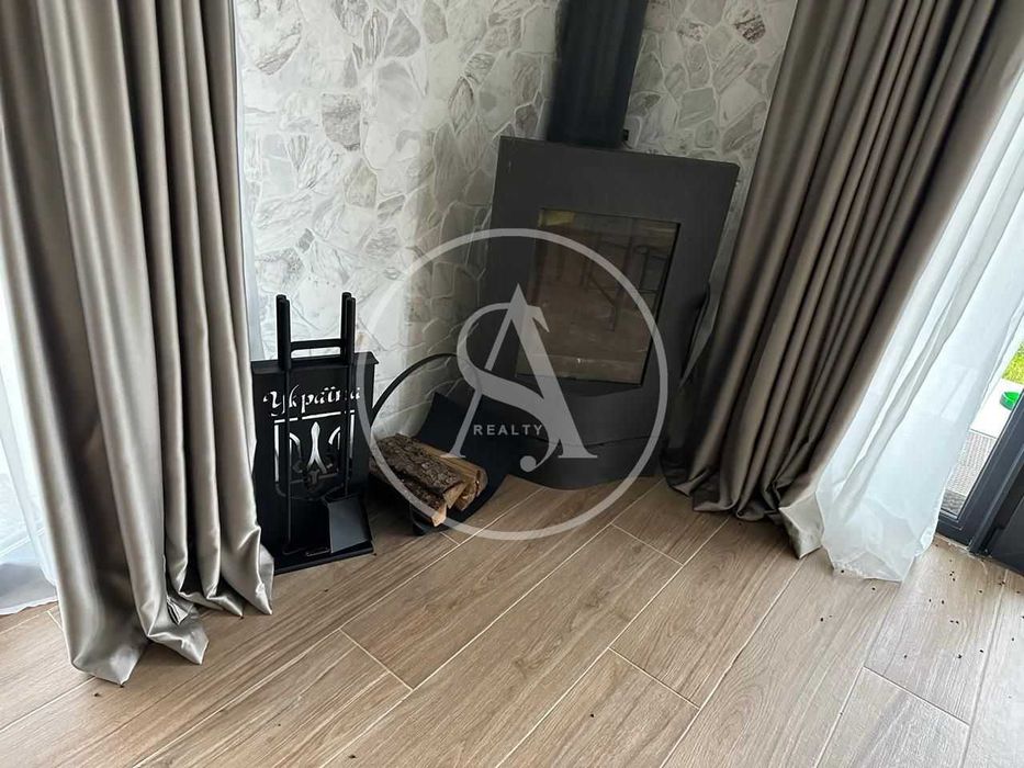 Сучасний будинок в котеджному містечку в Карпатах Славське (Славсько)