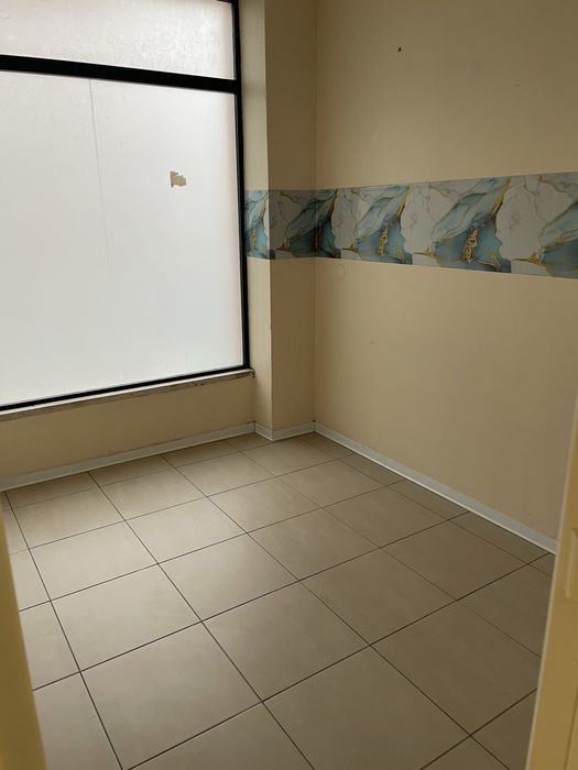 Loja para arrendamento no Carregado