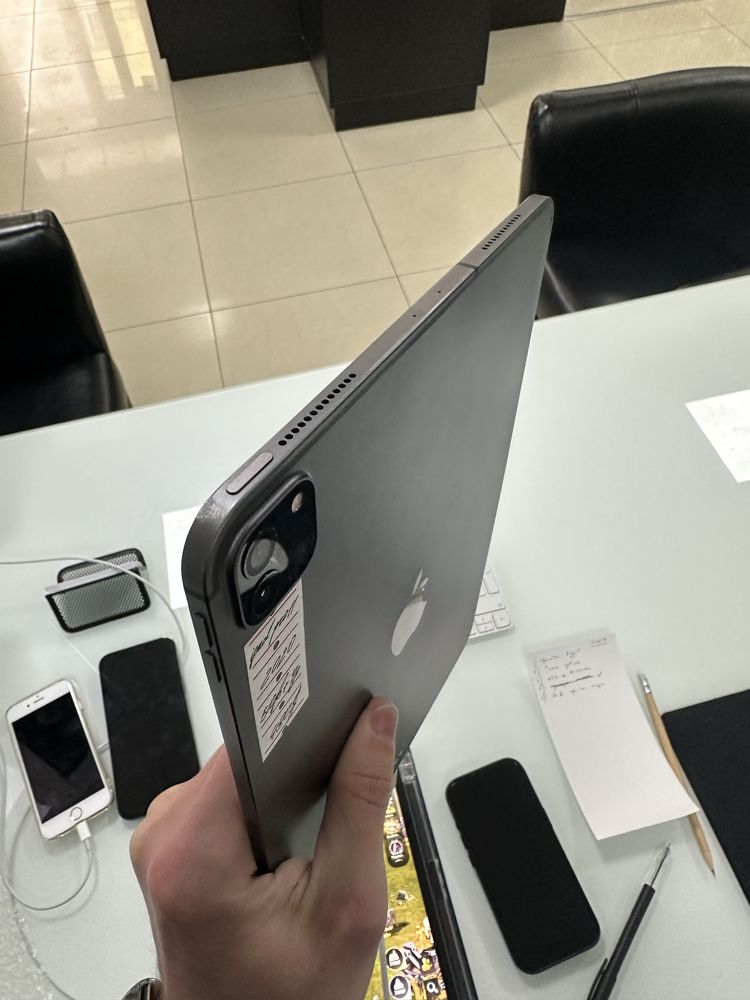 ipad pro 11” 2020 року 512gb+LTE (донор) на відновлення