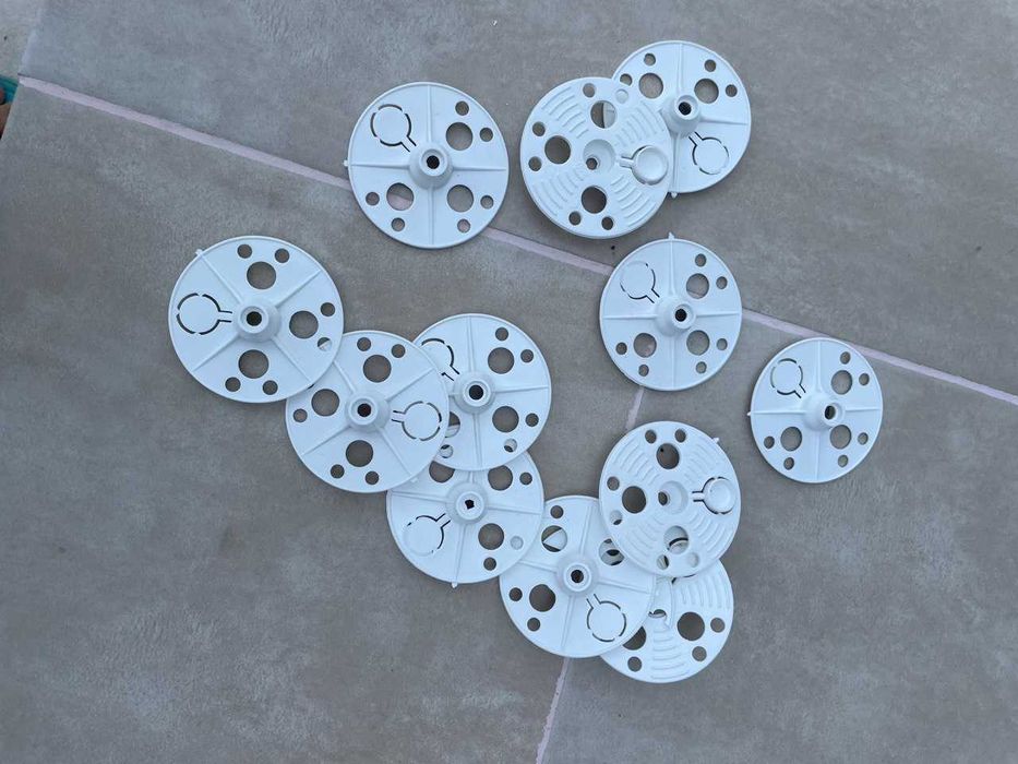 Дюбель для ізоляції з пластиковим цвяхом