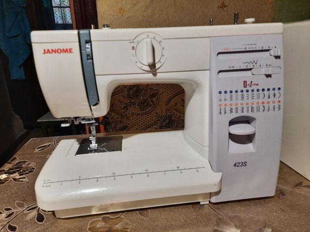 Профессиональная швейная машина Janome 423S, новая.