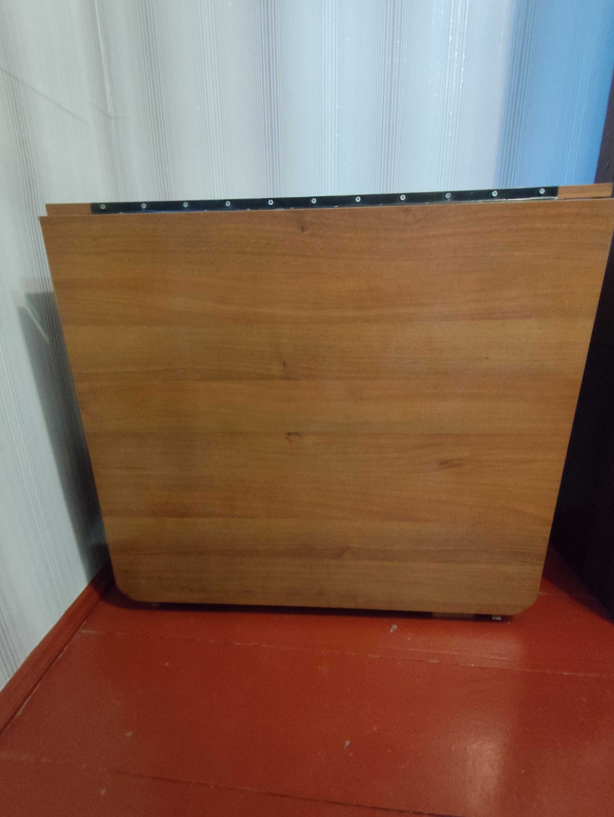 Розкладний стіл.       .       .800 грн