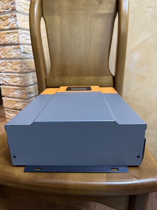 Гібридний інвертор із зарядним пристроєм Pow-HWM 1.5 kW- 12V