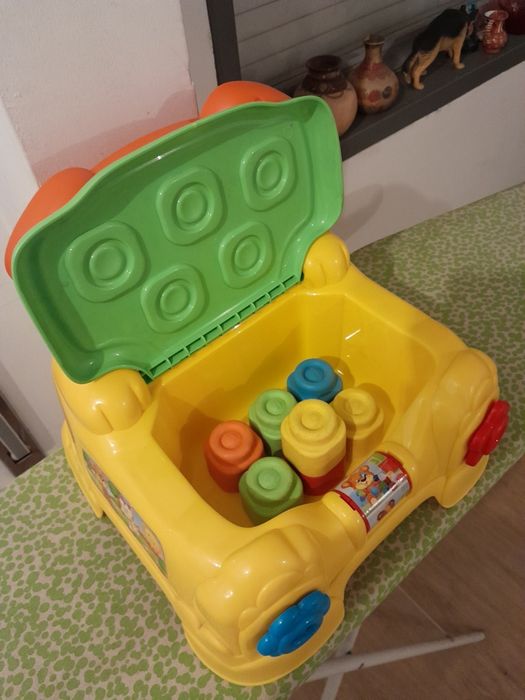 Vendo Cadeira Interactiva para Criança muito bonita como nova