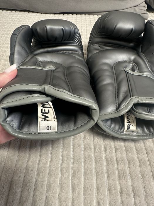 Комплект захисту для кікбоксингу Venum: шолом, перчатки, захист ніг