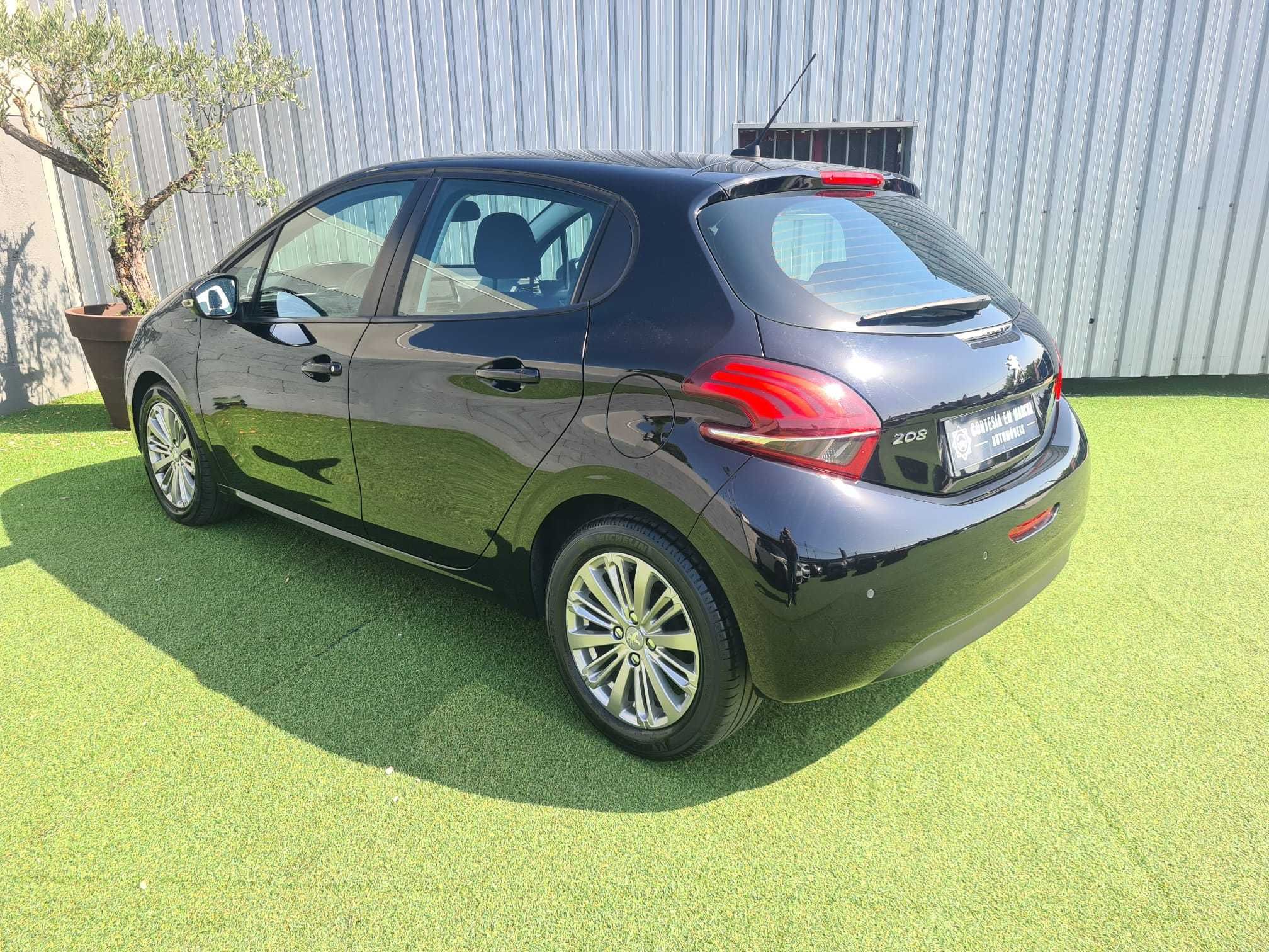 Peugeot 208 1.2 208 1.2 PureTech Signature APENAS 81.000 km